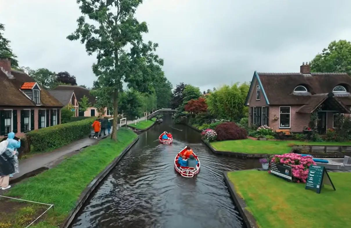 Giethoorn & The Great Dutch Land Reclamation + optional ( Batavia outlet )